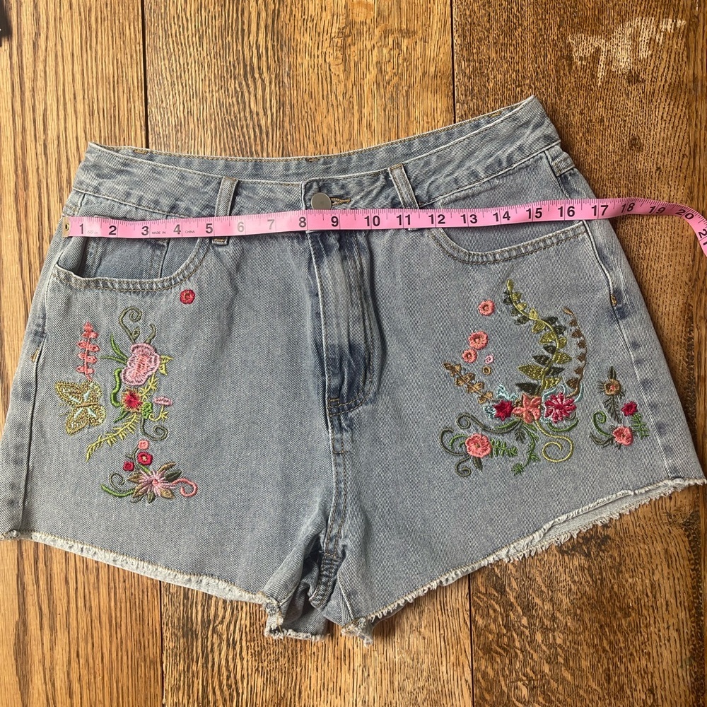 ROMWE Blue Jean Shorts with Floral Embroidery - Picture 5 of 6